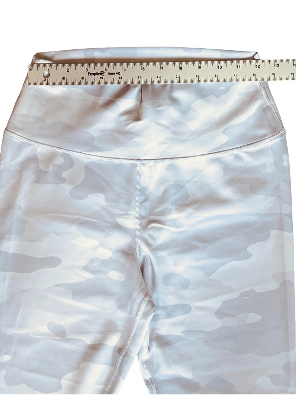 Alo Yoga Women’s Sz L Gray White Leggings High Rise Camo Vapor